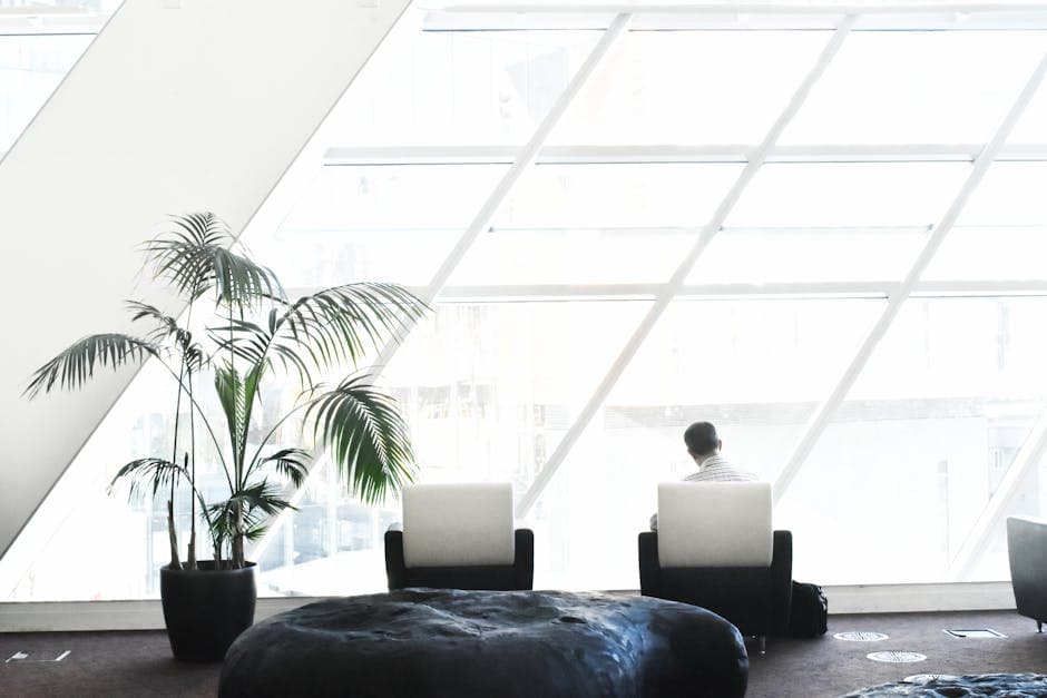 White Wall Modern Lounge - Malad 2
